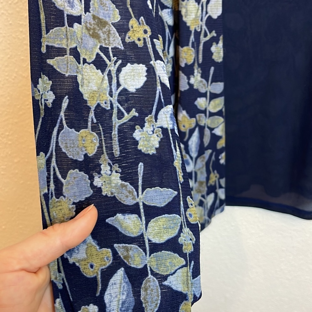 Croft & Barrow Blue and Green Floral Long Sleeve Button Down Blouse Medium - Picture 6 of 7